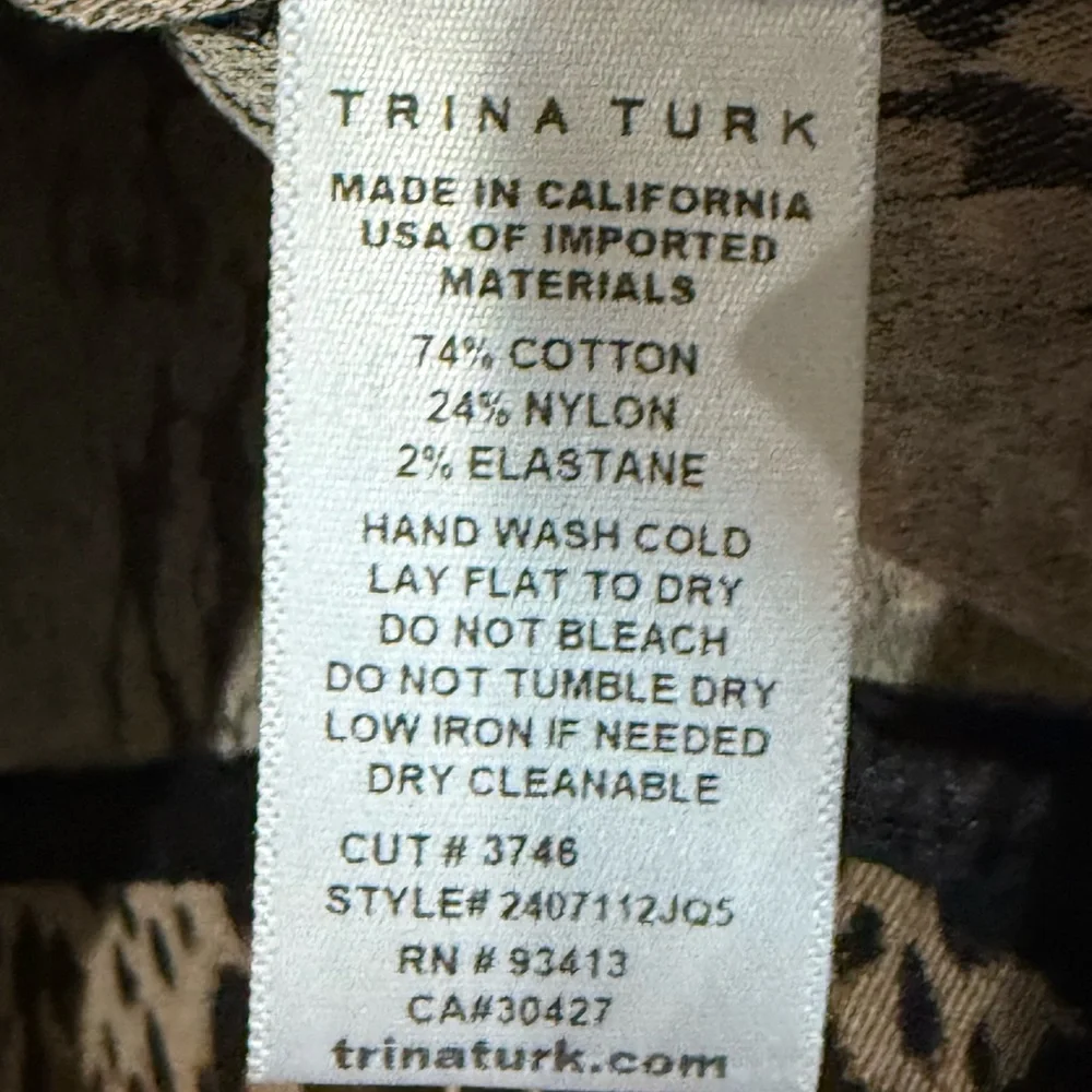 NEW W/ tags**Trina Turk Kailee Folded Animal Print Top- Womens size: XXL - Picture 5 of 7